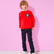 Pour une allure sport chic, ce sweat rouge intemporel avec son badge oversize brodé sera la pièce à avoir dans le vestiaire de votre garçon cette année !

-

For a sporty chic look, this timeless red sweater with its oversized embroidered badge will be the must-have item in your boy's wardrobe this year!

#jacadi #jacadiaddict #jacadiofficiel #jacadiessentiels #nouvellecollection
